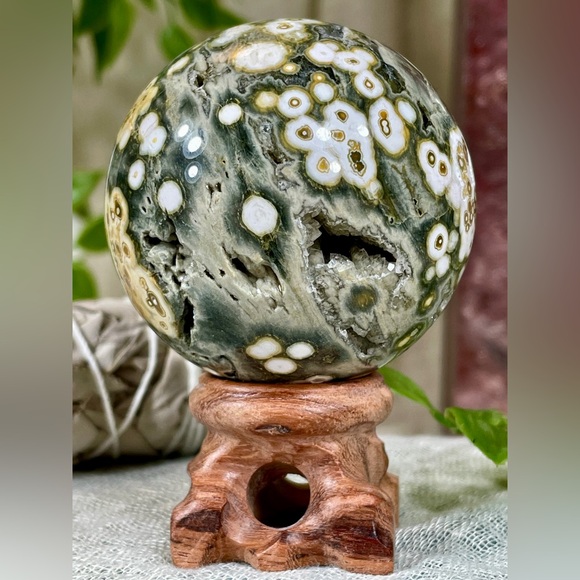 2226 RARE 8th Vein Ocean Jasper Crystal Sphere - Picture 9 of 14